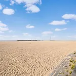 Sunny Ground Floor Escape Apartmán *