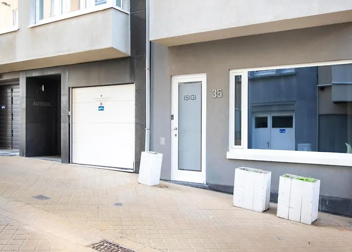 Sunny Ground Floor Escape